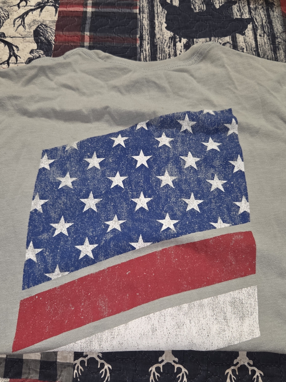 Under Armour Men's Short Sleeve T-Shirt with Blue, Red, White Graphic